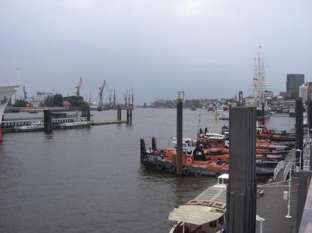 Schiffe kucken am Hafen