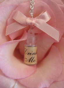 Alice im Wunderland Kette von Cutie Pie