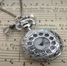 Alice im Wunderland Kette von Cutie Pie