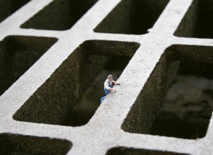 Drain Guy von Slinkachu