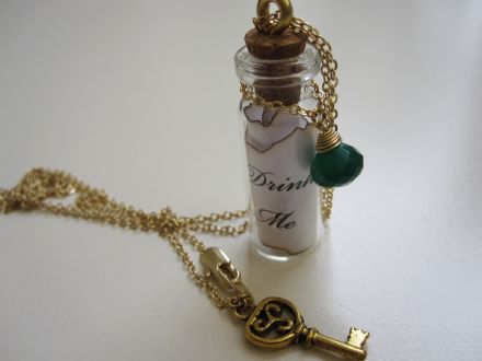 Alice im Wunderland Kette von Koshikira