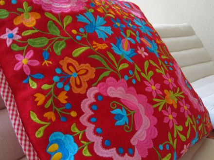 Bunt und ausgefallen: Mein neues Kissen