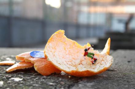 Local amenities for children von Slinkachu