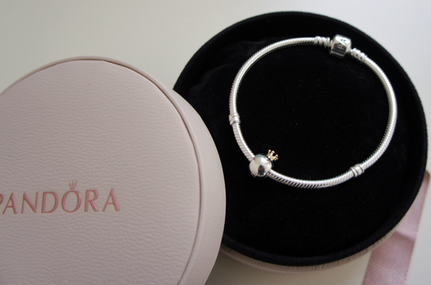 Pandora Armband mit Charm Pandora Armband mit Charm