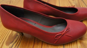 Das Mädchen mit den roten Schuhen